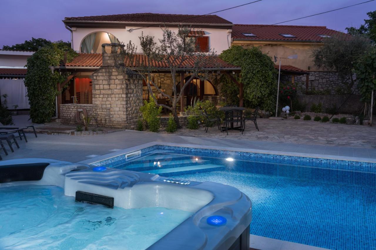 Stone Lady Holiday Home With Pool&Hot Tub,Sauna,Bbq,Garden Rasopasno Eksteriør bilde