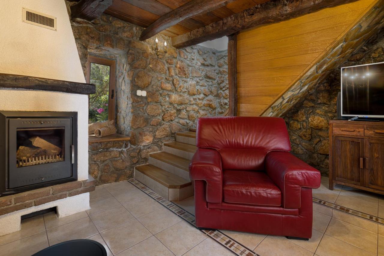 Stone Lady Holiday Home With Pool&Hot Tub,Sauna,Bbq,Garden Rasopasno Eksteriør bilde