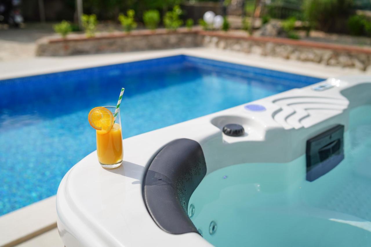 Stone Lady Holiday Home With Pool&Hot Tub,Sauna,Bbq,Garden Rasopasno Eksteriør bilde